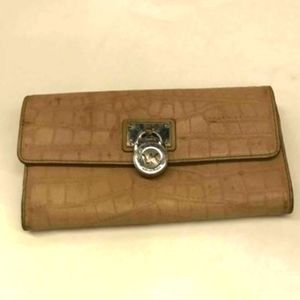 5/$80 MICHAEL KORS WALLET REPTILE Lock hardware